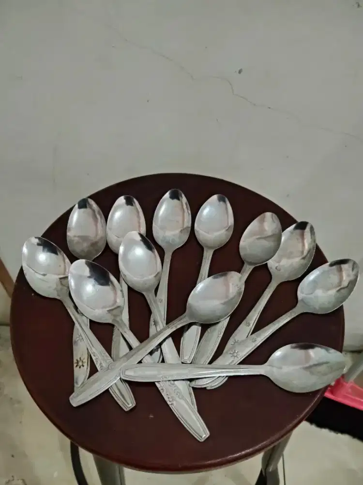 Sendok, garpu, pisau, alat dapur