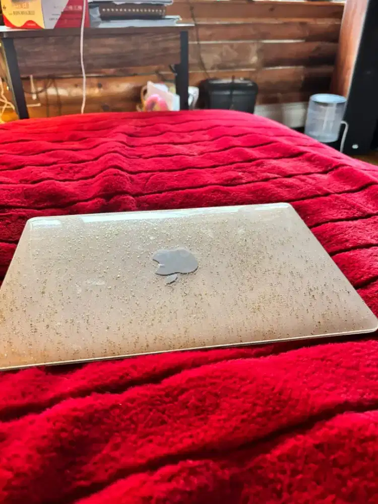 Macbook Air M1 (tipis)