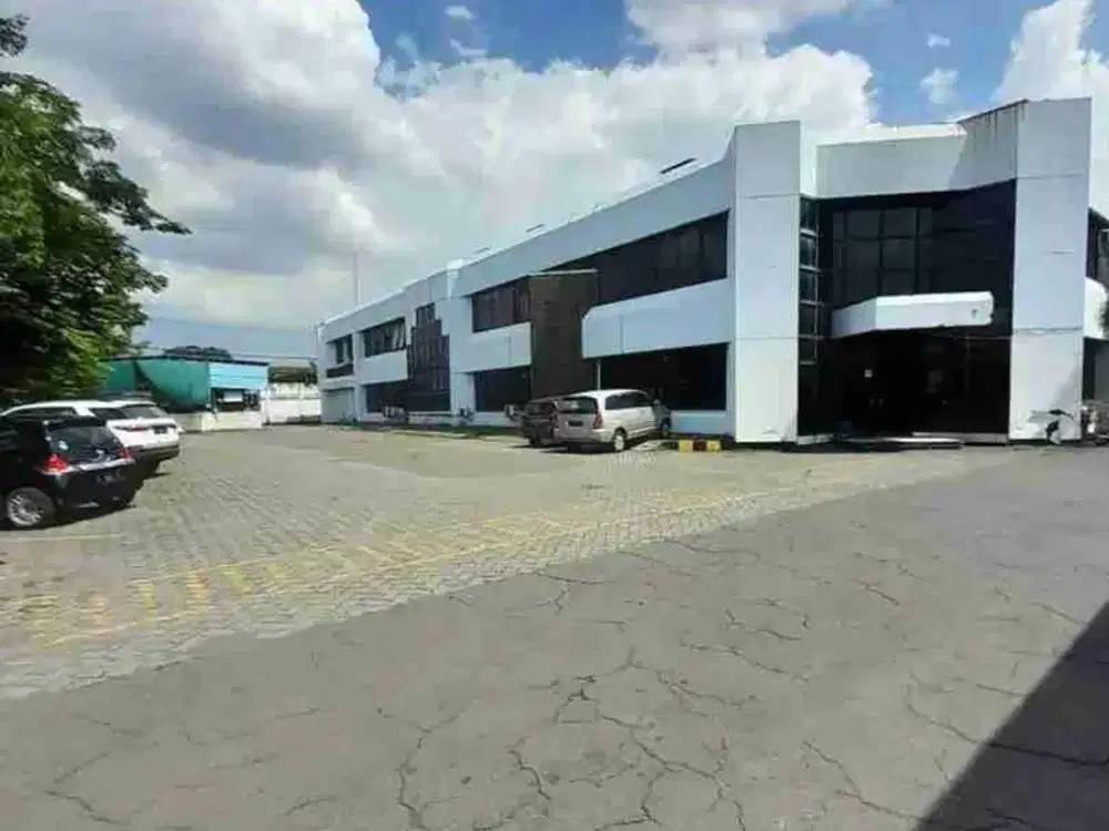 DIJUAL/DISEWAKAN GUDANG RAYA KLETEK SIDOARJO LUAS 1 HA. ADA JALUR GAS. AKSES KONTAINER. LANTAI COR