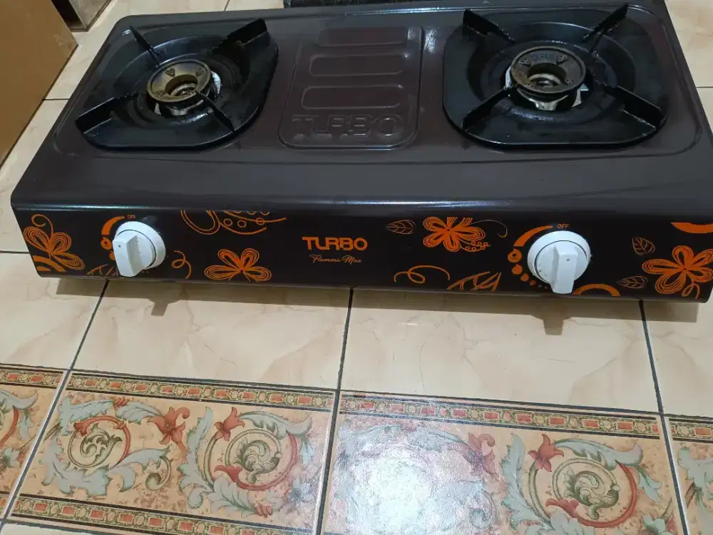 Kompor gas 2 tungkus merk Turbo