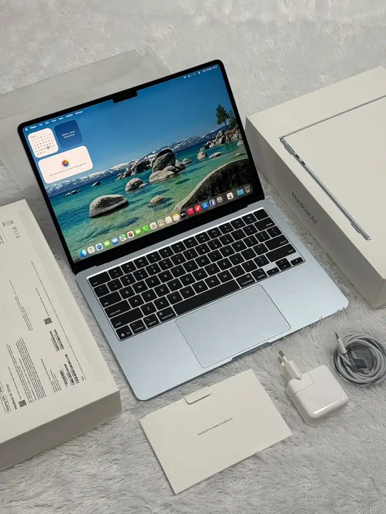Macbook Air M4 16/256GB 13inch iBox Garansi 8 Februari 2027 - Skyblue
