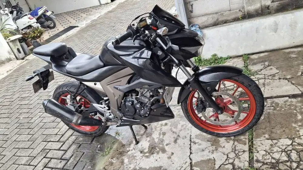 Jual Gsx150s  motor sehat siap toiring