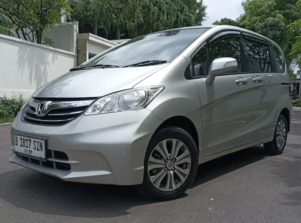 Honda Freed 1.5 SD Facelift 2014 Silver Sgt Istimewa Skali Siap Pakai