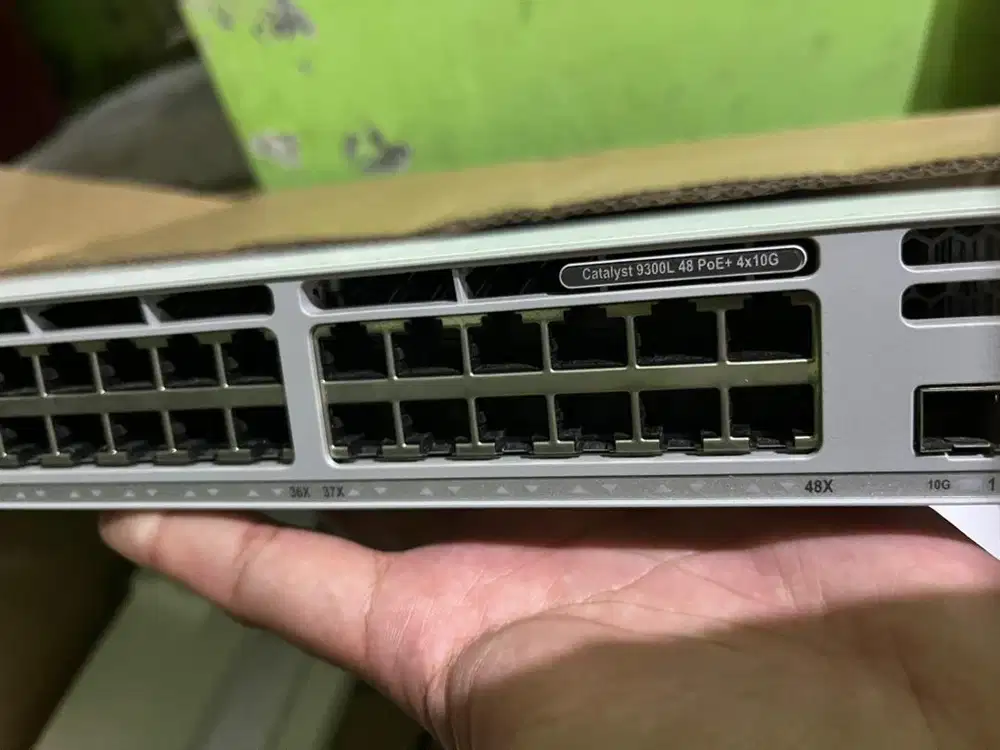 Switch Cisco 9300L 48poe+ 4x10G