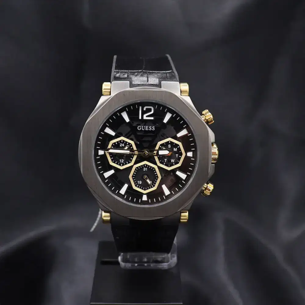 Guess Edge Chronograph Dial Hitam dengan Tali Kulit Hitam - GW0492G1