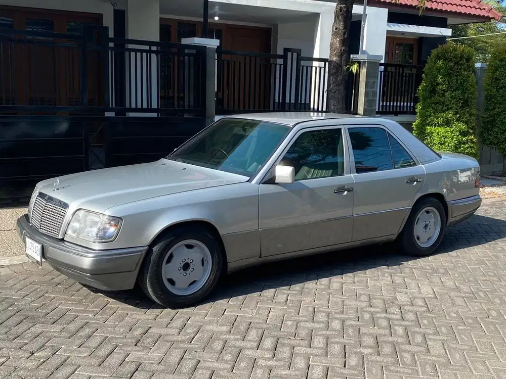 W124 E220 Manual