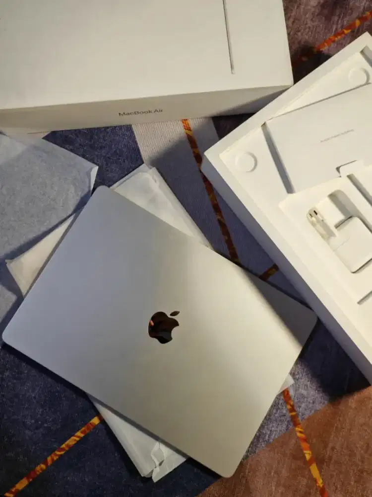 MACBOOK AIR M3 8/256GB RESMI