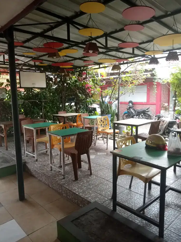 Dibutuhkan segera store crew ayam geprek