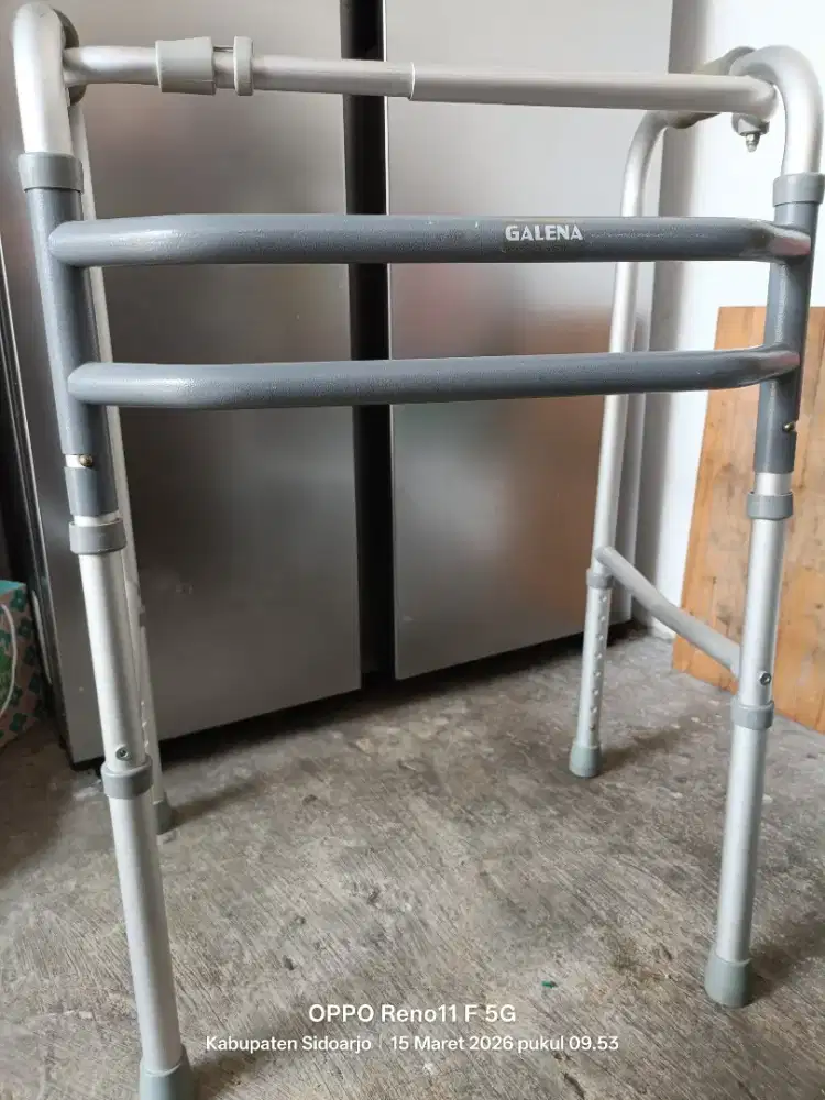 Alat bantu jalan Walker model u