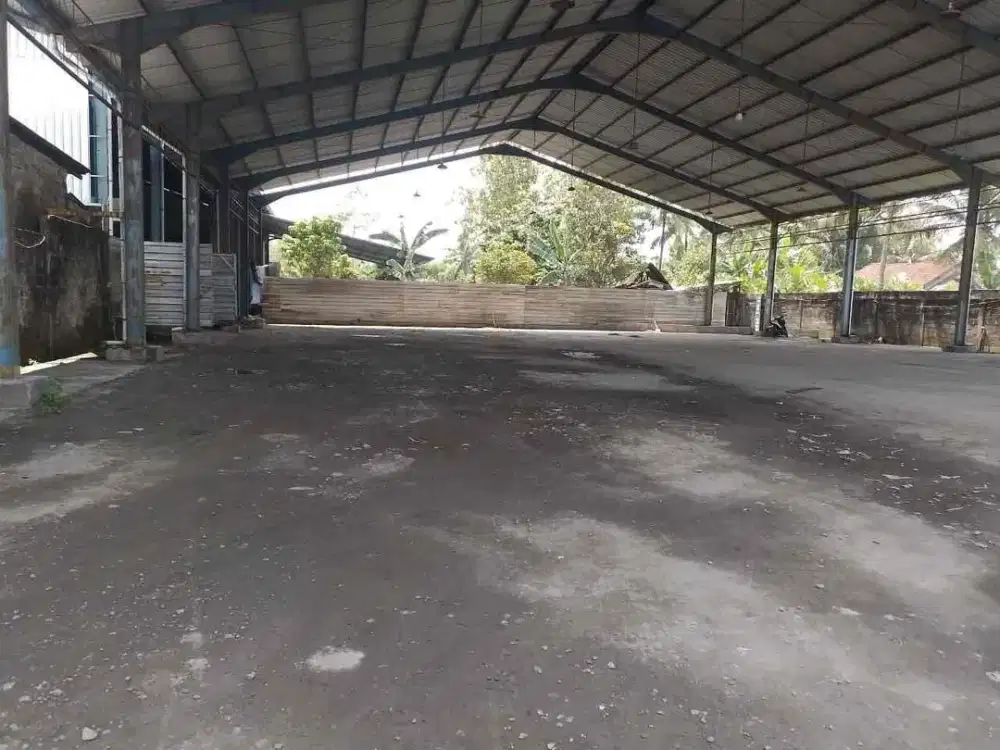 Di sewakan Gudang pinggir jalan utama akses kontainer