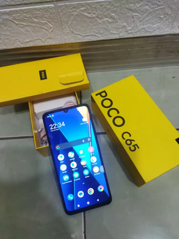 POCO C65 Ram 6+6(12) /128 Like New