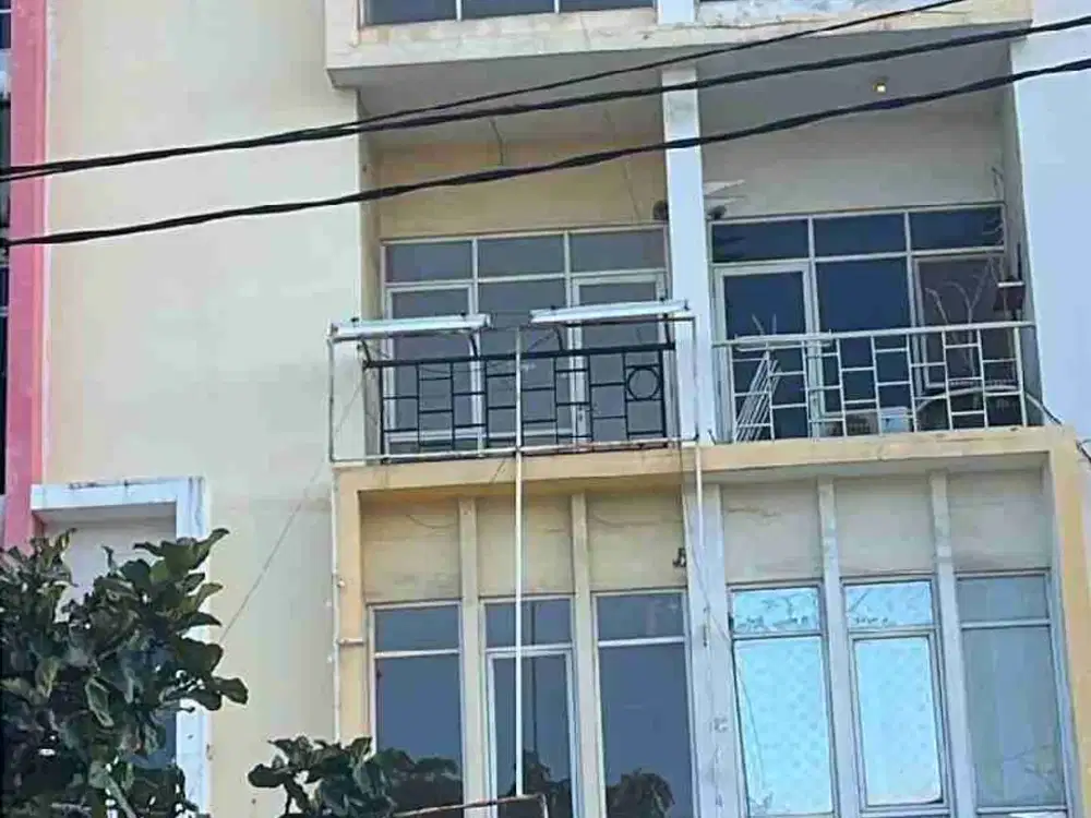 Dijual/Disewa Ruko 3.5 lantai di Taman Surya 5 (Dekat Pasar lLaris), Kalideres, Jakarta Barat.