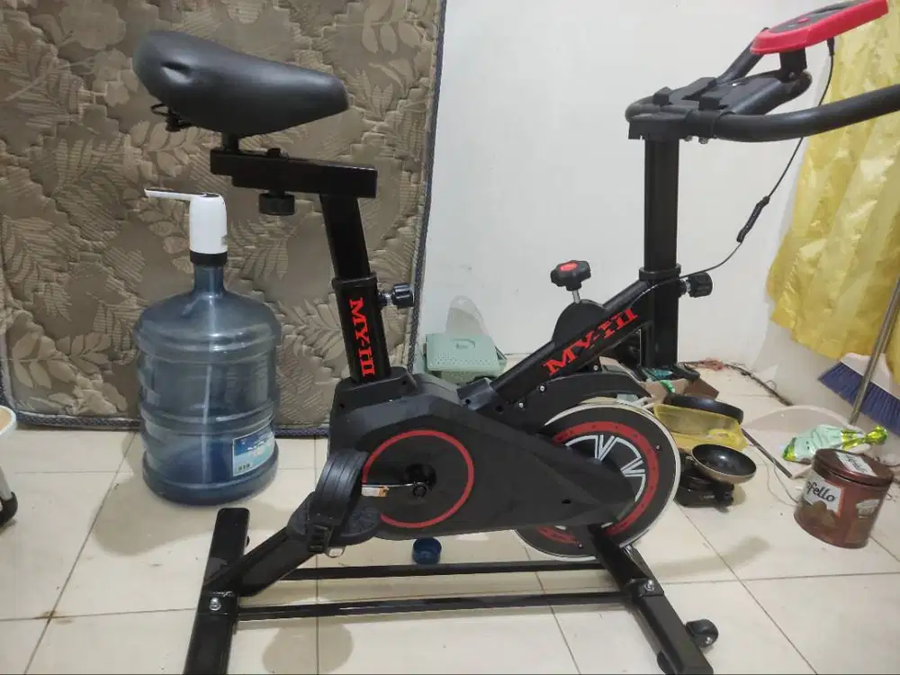 SEPEDA STATIS UNTUK OLAHRAGA DI RUMAH