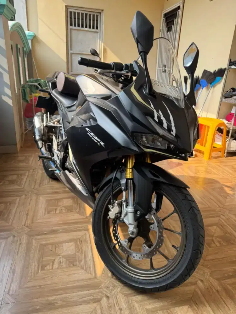 CBR 150R 2023 Hitam Doff KM 13000 Pajak Hidup