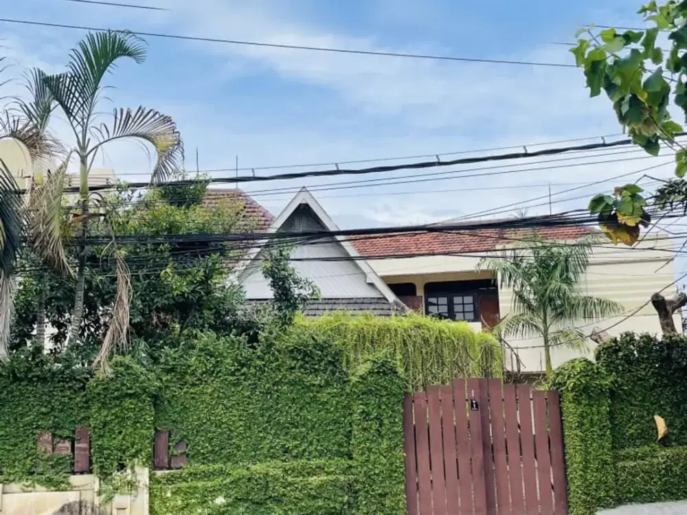 Dijual Rumah Tinggal 2 Lantai Luas Terawat dan Siap Huni di Pusat Kota Surabaya