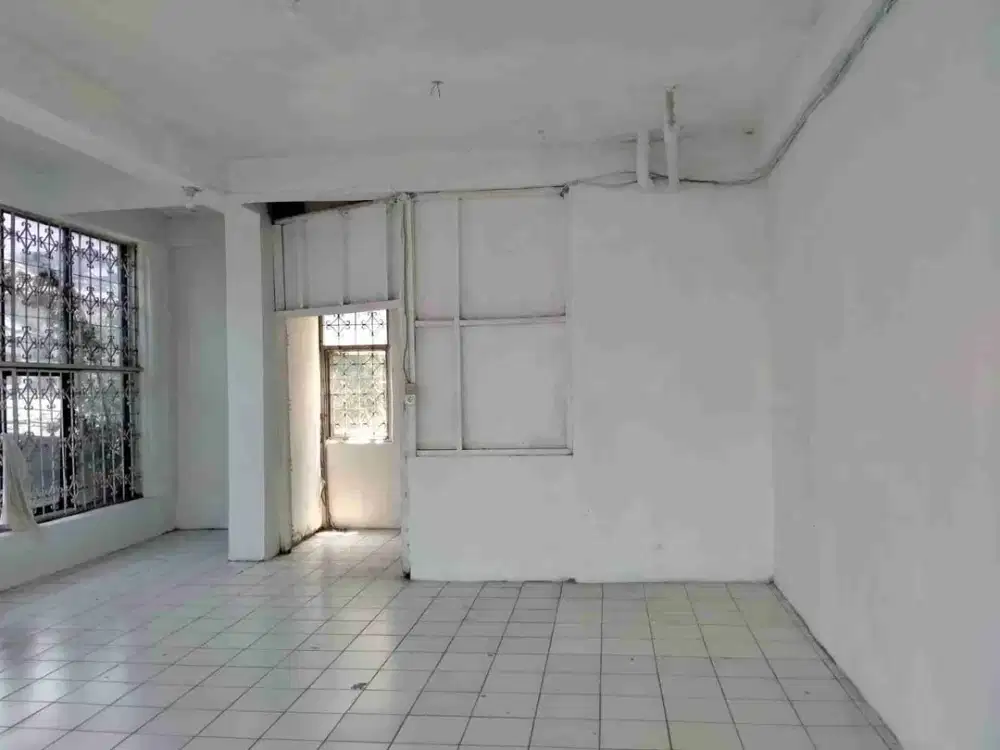 Dijual & Disewakan Ruko 3.5 Lantai Siap Bikin Usaha Showroom & Cafe Lokasi Strategis