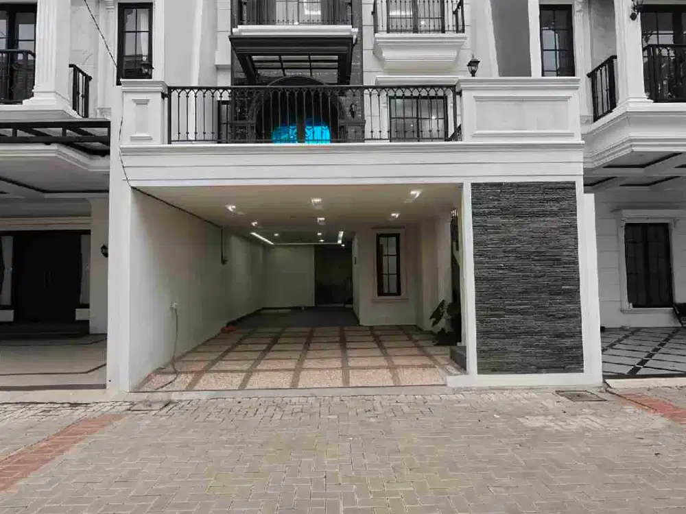 RUMAH DIJUAL CLUSTER PINGGIR JALAN DIJAGAKARSA JAKARTA SELATAN