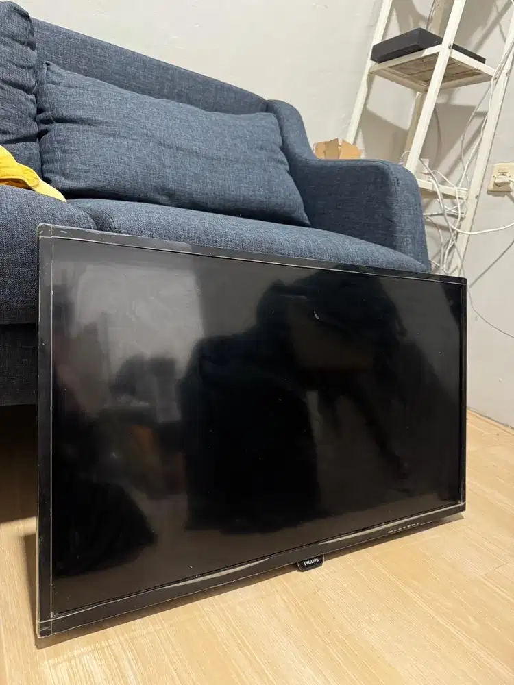 TV LCD philips jadul, jarang di nyalain dari beli