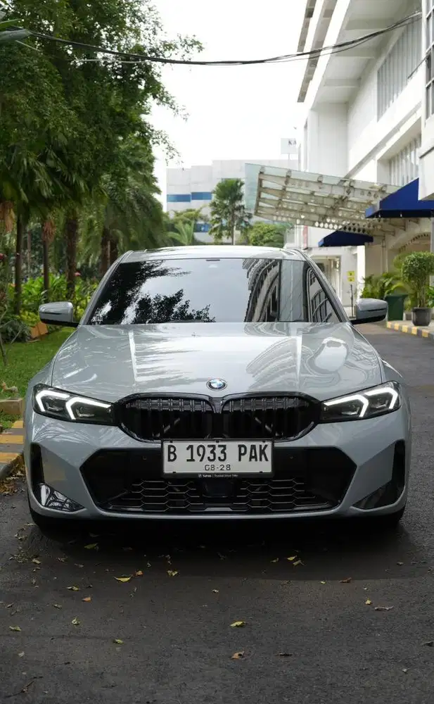 BMW 330i Low KM 2 Ribu Like New NIK 2023