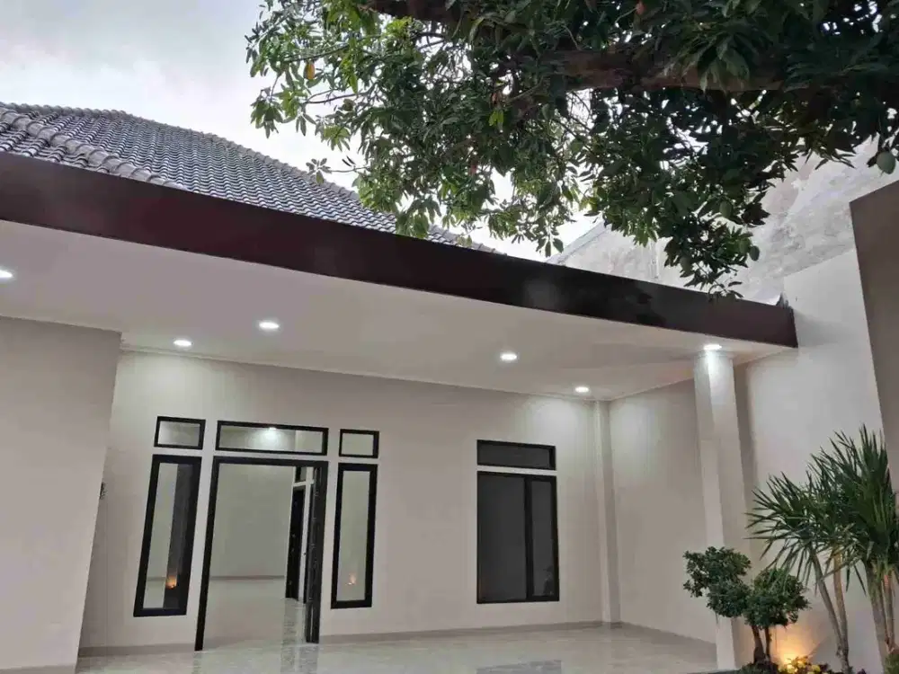 Rumah BARU Luas dan STRATEGIS Tepat di TENGAH KOTA Semarang
