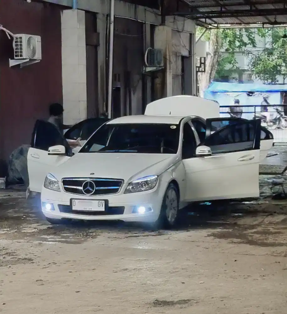 Mercedes-Benz C200 2011 Bensin