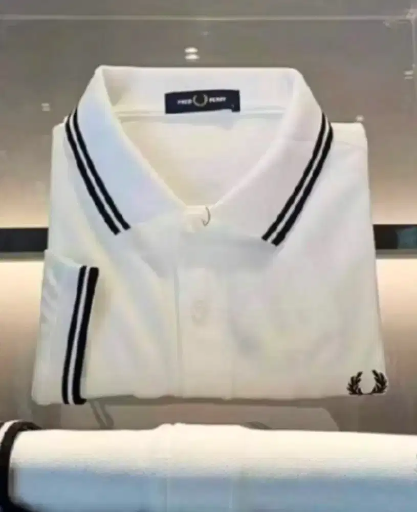 T-shirt Fred Perry list hitam size L