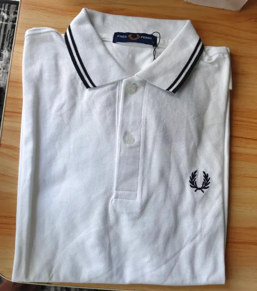 T-shirt Fred Perry list hitam size L