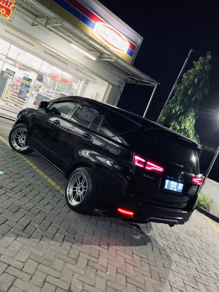 Toyota innova reborn istimewa