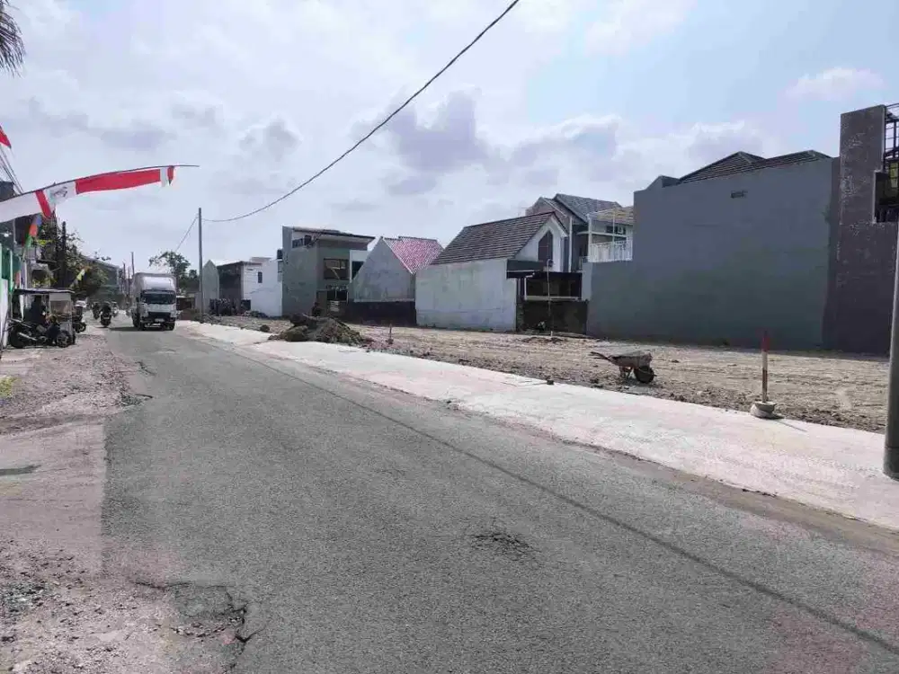 Tanah Tepi Jalan Raya dan Jalan Utama di Gawanan Colomadu. Murah Banget