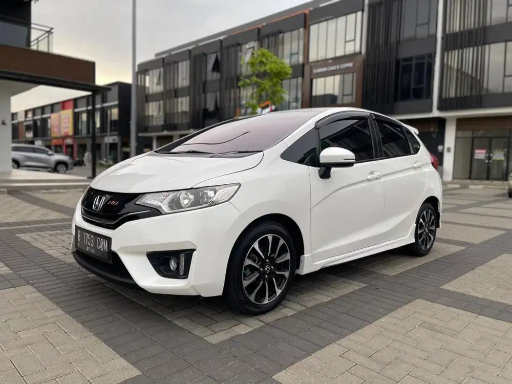 JAZZ RS 2017 PUTIH KM 80rb PAJAK PANJANG TANGAN PERTAMA SIAP PAKAI