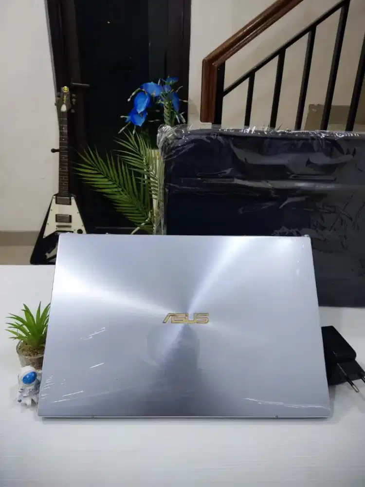 Laptop ASUS ZENBOOK  UX431DA RAM 8GB/SSD 512Gb SUPERSLIM