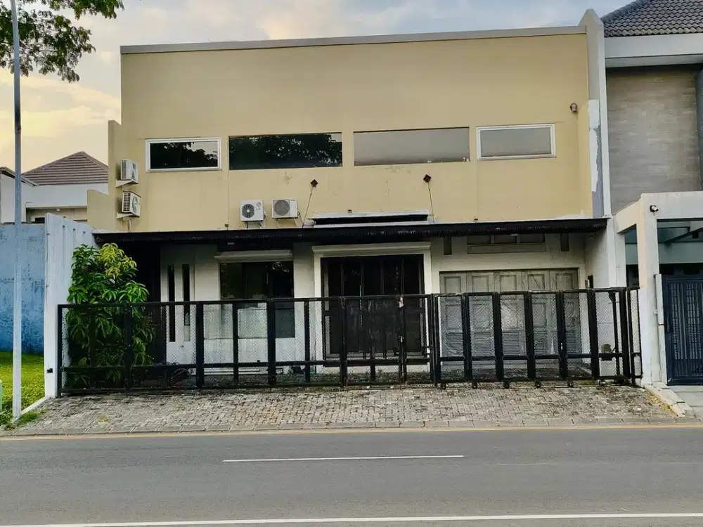 DIJUAL RUMAH USAHA 2LT RAYA CITRALAND KOMERSIAL AREA SEMI FURNISH