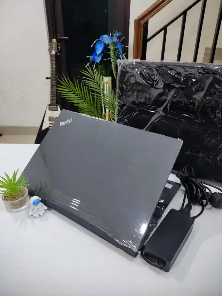 Laptop Lenovo Thinkpad T490 RAM 16GB +SSD 256GB Superslim