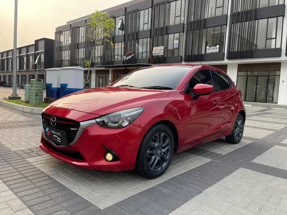 MAZDA 2 R SKYACTIVE 2015 RED CANDY TANGAN PERTAMA PAJAK PANJANG GRESS