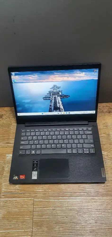 Lenovo v14 ryzen 3