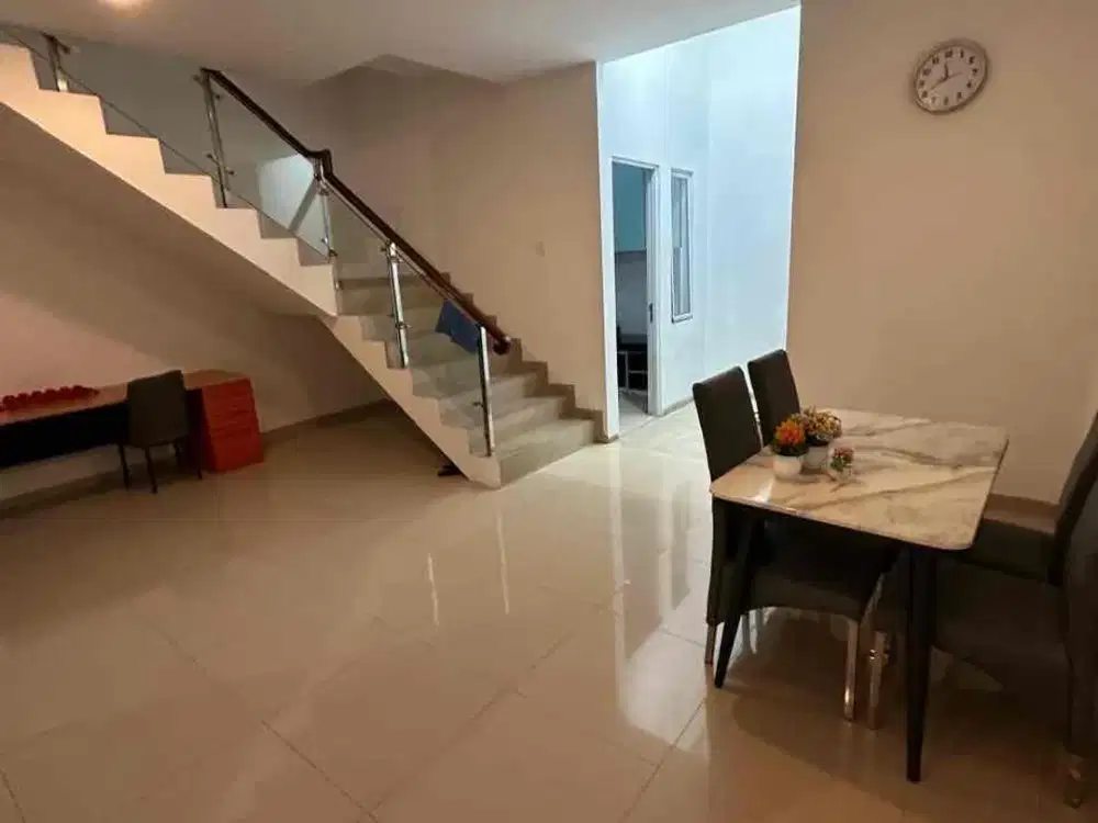 DIJUAL ATAU DISEWAKAN RUMAH VILLA BUKIT INDAH CAKEP