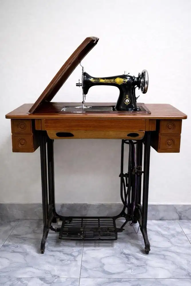 Meja Jahit Singer Klasik Lipat + Mesin