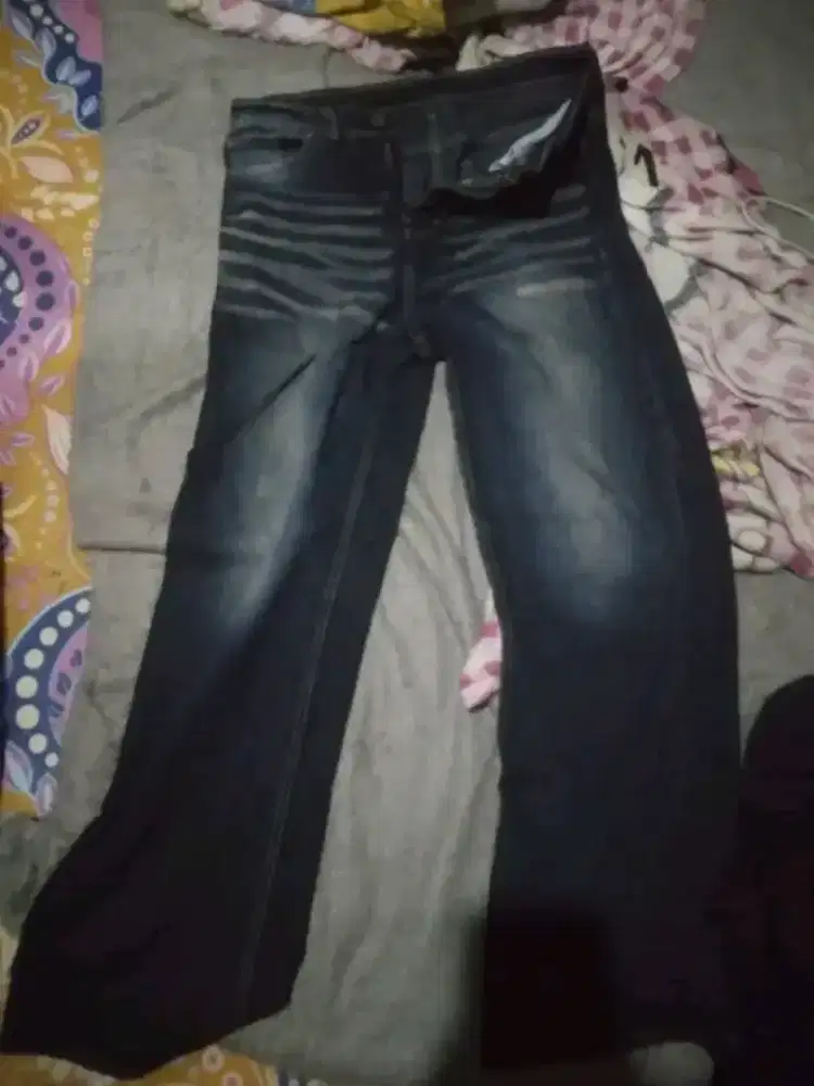 celana levis gombrang
