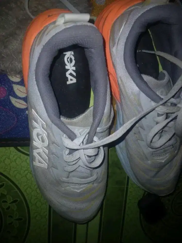 sepatu running hoka