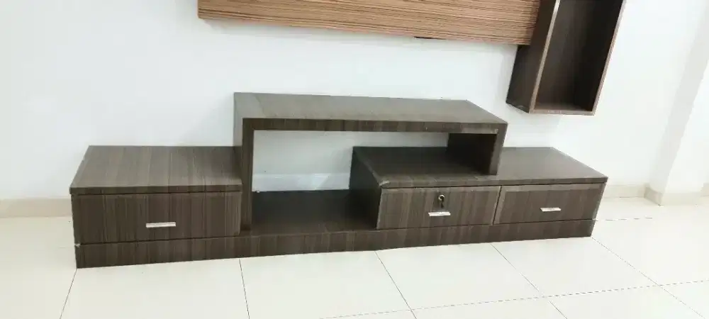 Dijual 1 unit meja tv ruang tamu minimalis