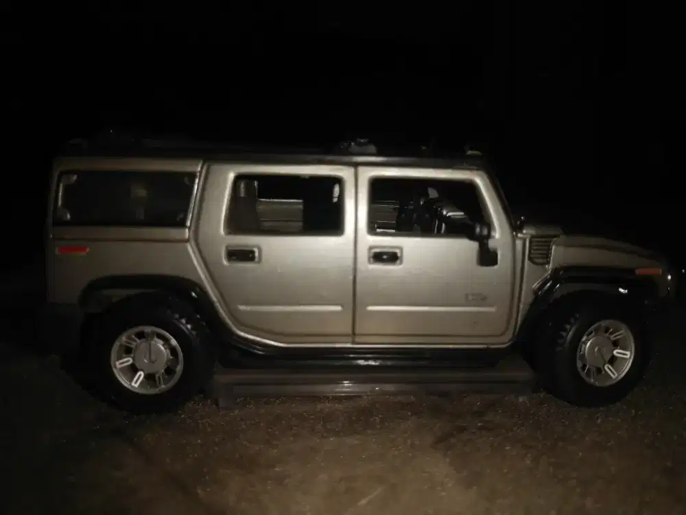 Maisto Hummer H2 SUV 