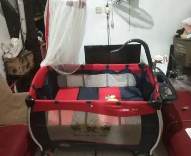 Tempat tidur bayi merek PILKO