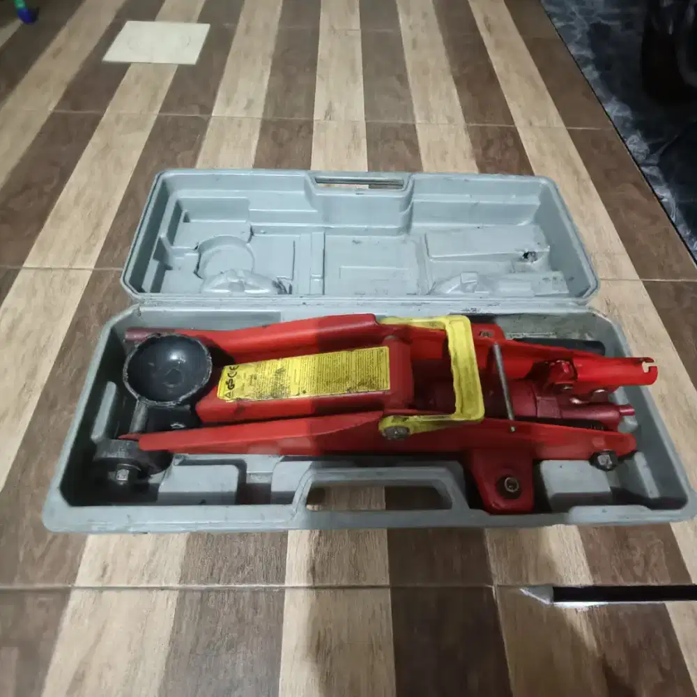 Dongkrak buaya buat mobil