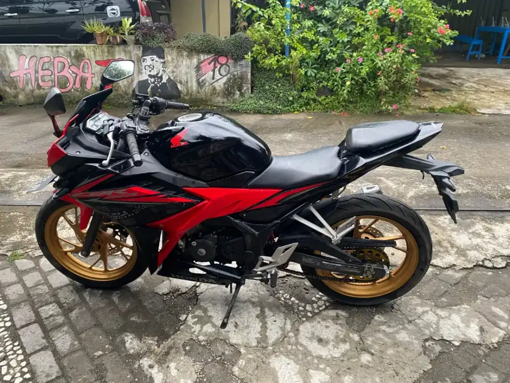 CBR THN 2018 plat AB Bantul km spedo rendah