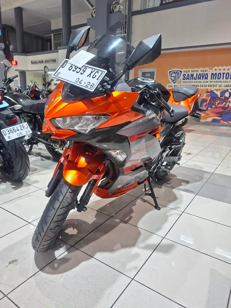 Ninja 250 R FI SE NEW 2018 - SRI SANJAYA MOTOR