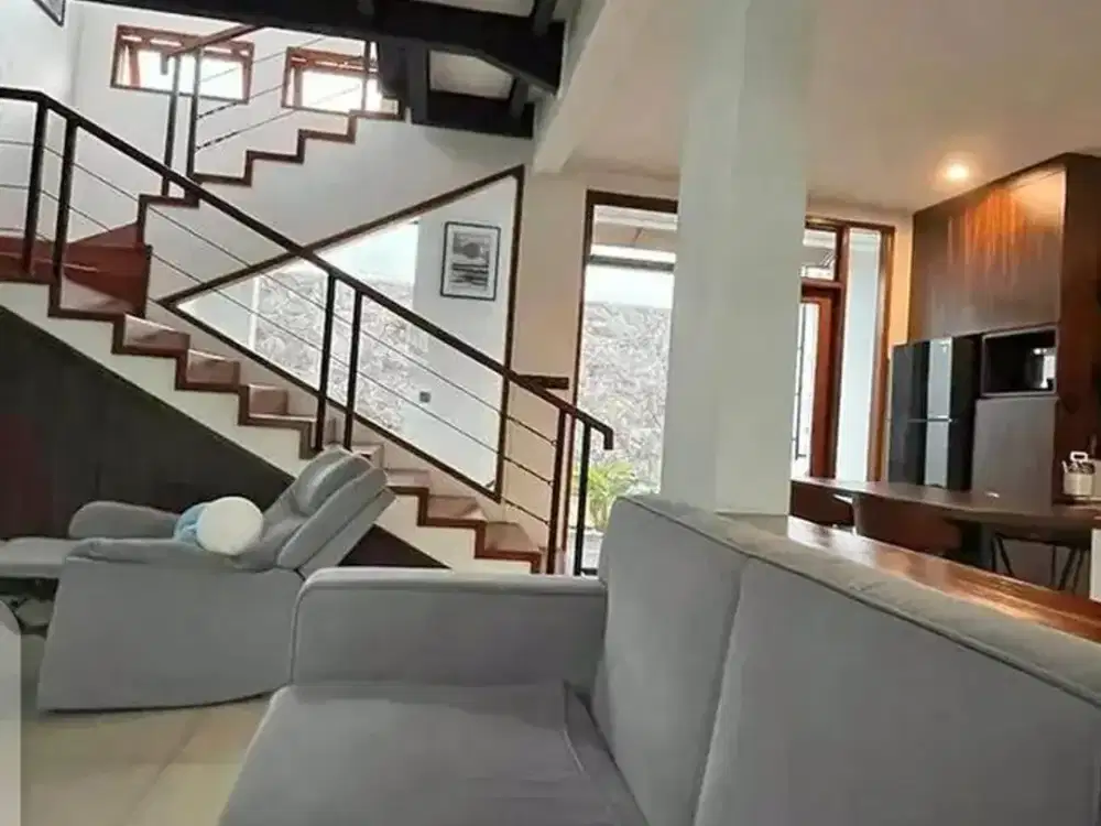 Rumah siap huni 2 Lantai di Komplek Elit Setra Duta Bandung - SHM