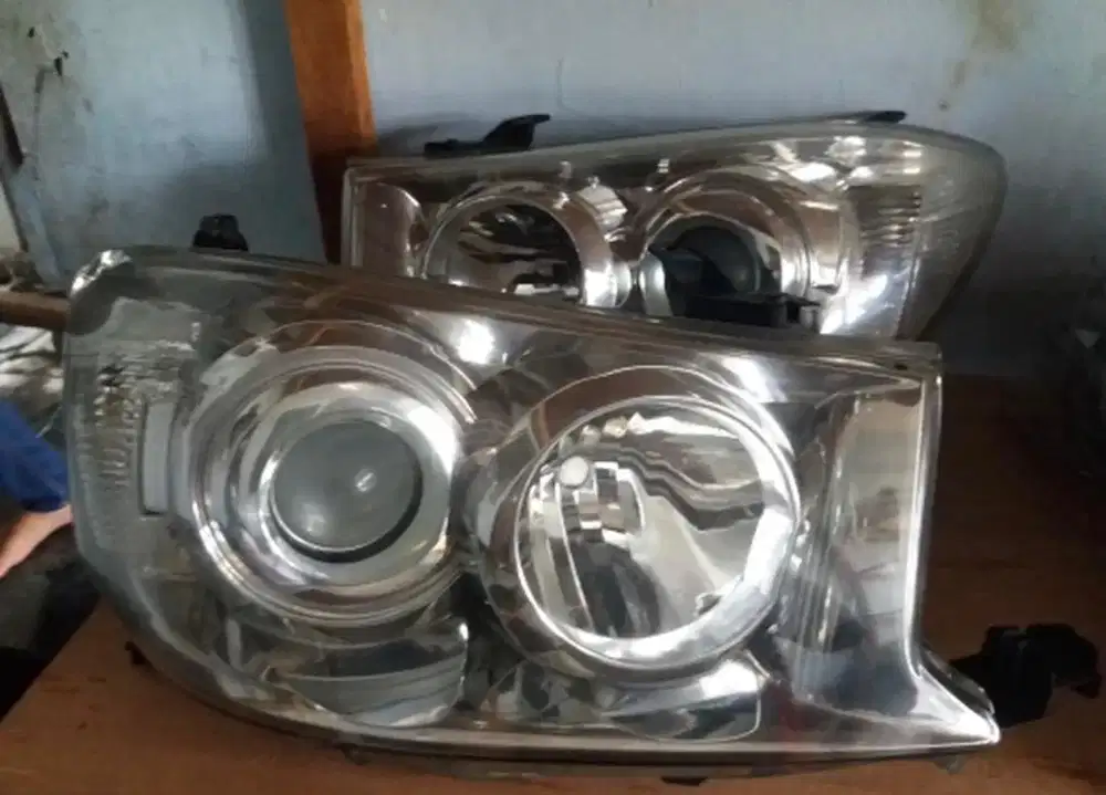 Head Lamp Fortuner 2010