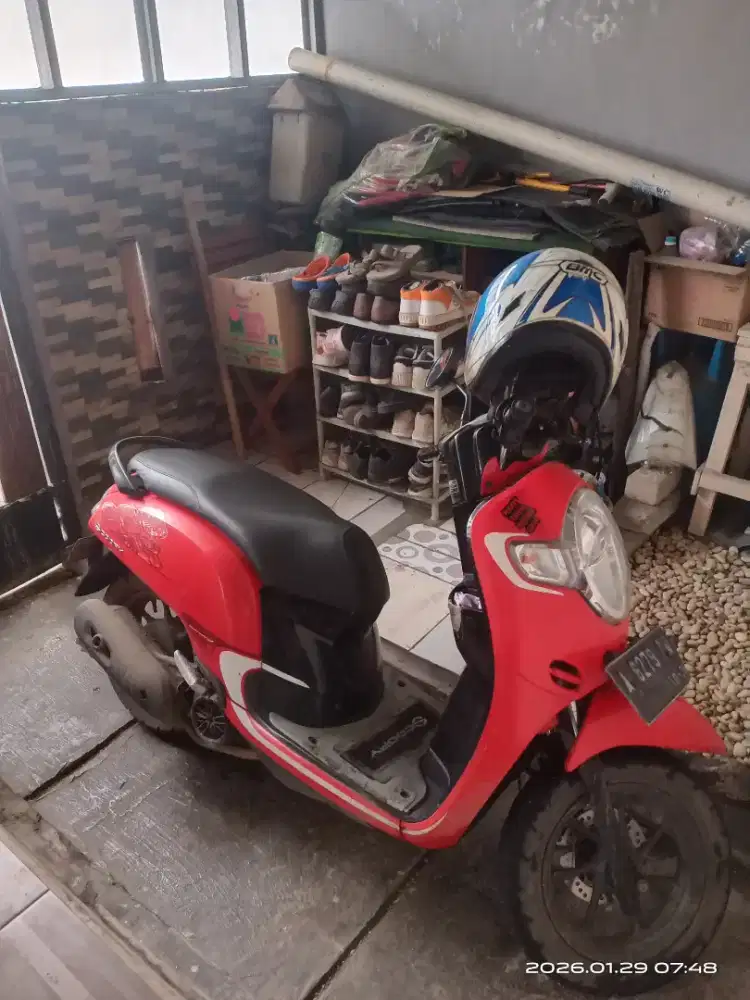 Honda scoopy 2017 merah