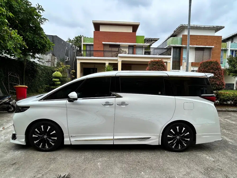 Toyota Alphard 2024 hev cvt Hybrid modelitsa
