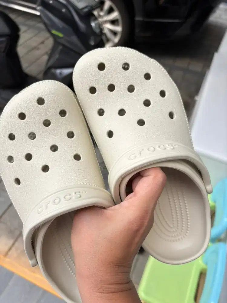 Salah Ukuran** Crocs Classic Unisex Clog - Bone